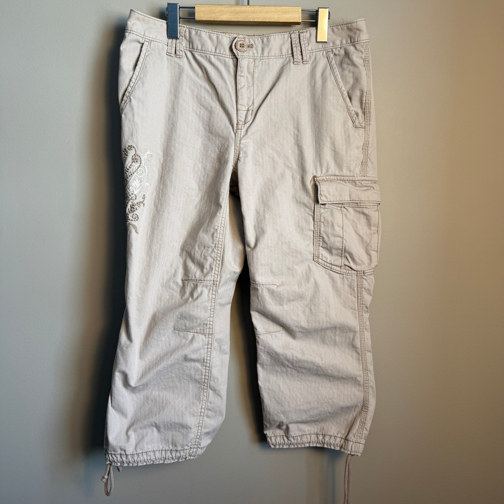 Eddie Bauer Women's Shaw Fit Embroidered Cargo Capri Pants Khaki Tan Size 10‎